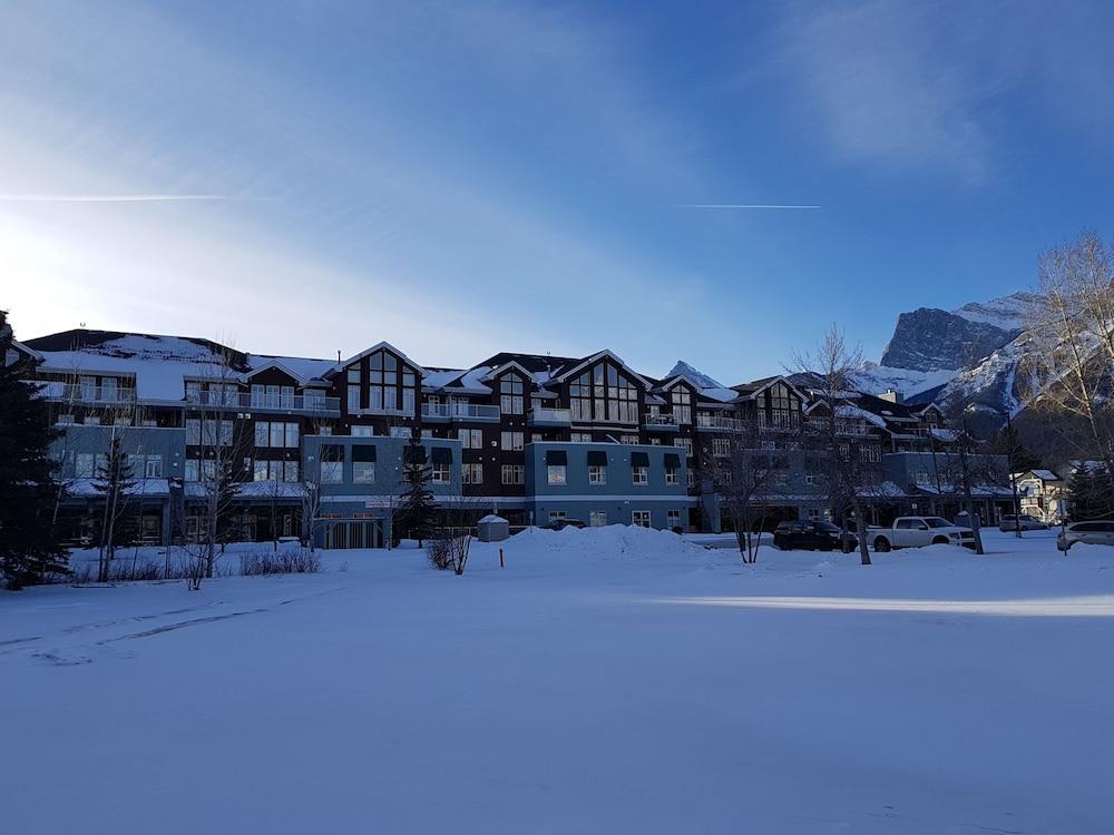 Sunset Resorts Canmore And Spa Bagian luar foto