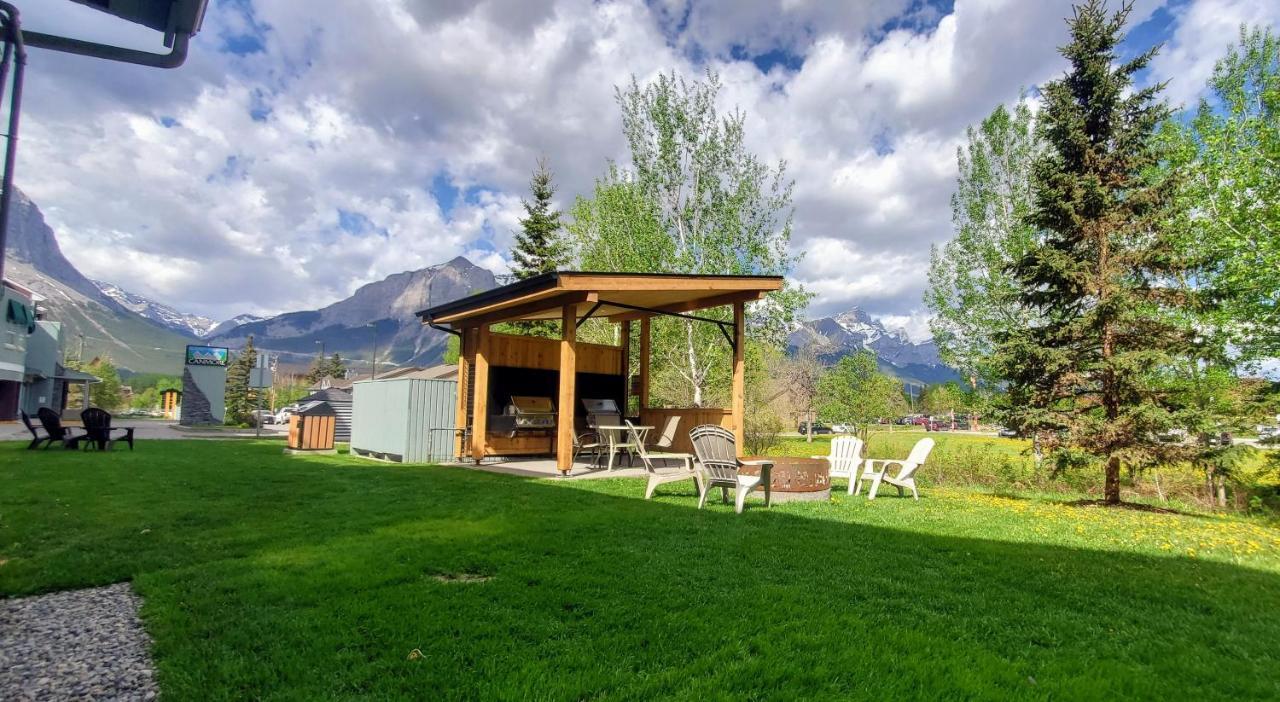 Sunset Resorts Canmore And Spa Bagian luar foto