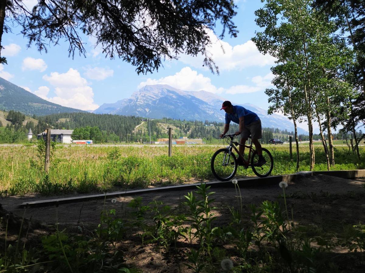Sunset Resorts Canmore And Spa Bagian luar foto