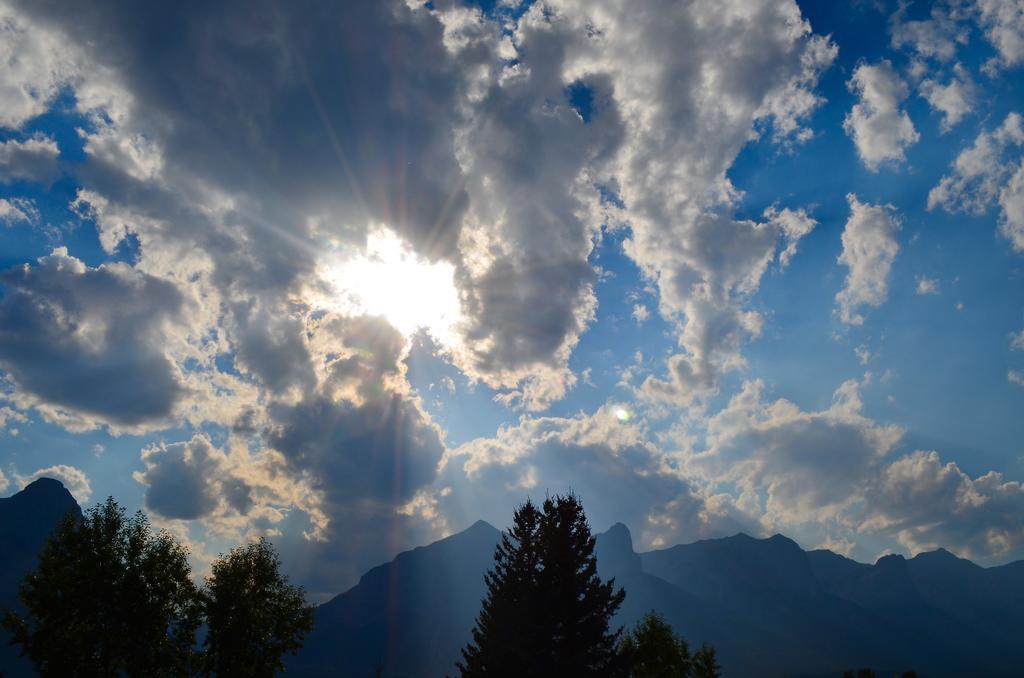 Sunset Resorts Canmore And Spa Bagian luar foto