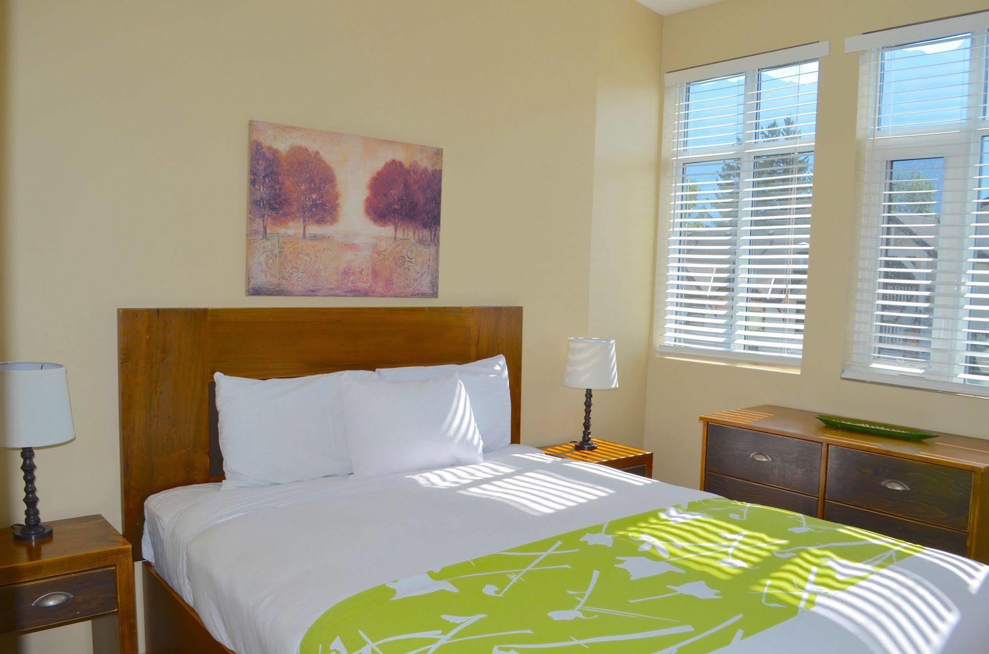 Sunset Resorts Canmore And Spa Bagian luar foto