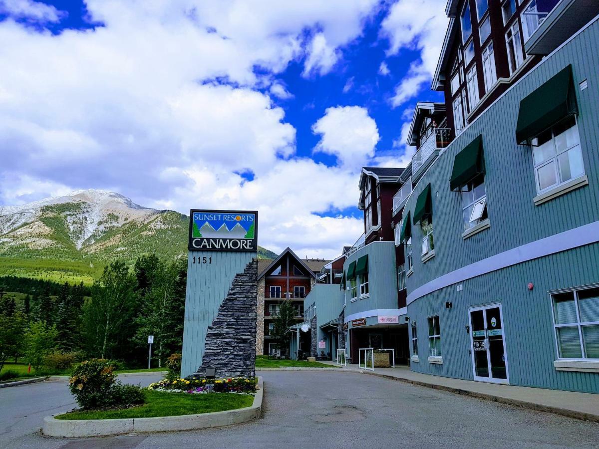 Sunset Resorts Canmore And Spa Bagian luar foto
